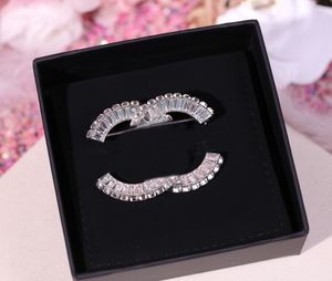 2022 여성을위한 백금 도금 크리스탈 다이아몬드가있는 최고 품질의 매력 브로치 결혼 보석 선물 상자 스탬프 PS4218A
