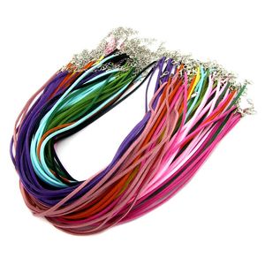 Suede Necklace Cords großhandel-100pcs Los mm Wildleder Kabelmischung Farbe Koreaner Samtkabel Halskette Seilkette Hummerverschluss DIY Schmuck f