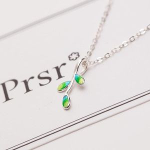 Подвесные ожерелья Градиент зеленый лист ветвь свежего подарка серебряного цвета клавиля