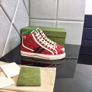 Tasarımcılar Tenis 1977 Spor Sneaker Luxurys Tuval Ayakkabı Yıkanmış Jacquard Denim Ayakkabıları Kadın Erkek Eğitmeni Ace Kauçuk Sole İşlemeli Vintage Sneakers MKJK45845