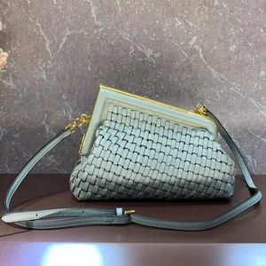 Lyxdesigner Crossbody-väska Handväskor Dam Handväskor Dam Clutch Äkta Läder Weave Axelväskor Kvinna Kvällsväska