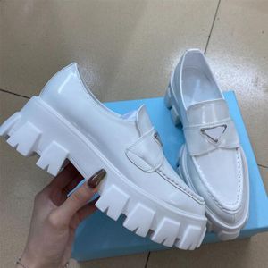 2022 Desinger Shoe Women Casual Monolith Triangle Logo Svart läderskor Öka plattformen Sneakers CloudBust Classic Patent Matte Loafers Trainers