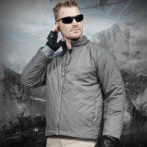 Herrjackor Militärvärme reflekterande Techwear Tactical Jacket Män tjocka bomullsrockar utomhus varmt vandring camping vindtäta vattentäta människor