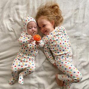 Organische Neugeborene Baby Kleidung großhandel-Neugeborene Baby Jungen Sets Langarm Bodysuit Mädchen Herz Organische Baumwolle Kleidung Outfits Koreanisches Mädchen Set Pyjamas