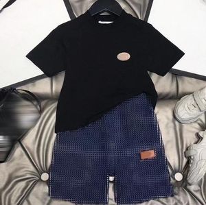 Set di abbigliamento per bambini firmati per bambini Pantaloncini elastici da cowboy a maniche corte nero bianco per il tempo libero all'aperto Esercizio per ragazzi Panno di marca di lusso Lettera per bambini in puro cotone