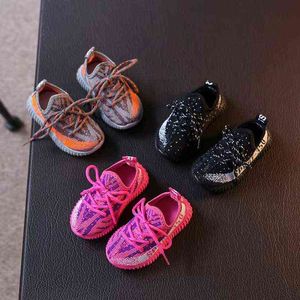 2022 Fall Baby Shoes Fashion Boy Girl أحذية رياضية غير رسمية للتنفس شبكات صغيرة