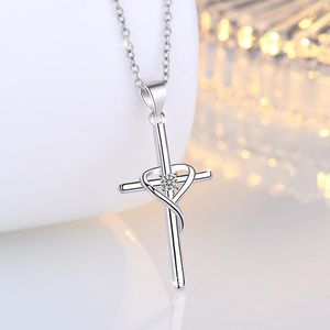 Подвесные ожерелья серебряный шарм для женского сердечного креста с цирконом женски