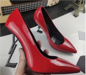 Klasyczne buty dla kobiet obcasy sandały czerwony kolor mody plaża gruba dna sukienka alfabet alfabet sandały skórzane leds na wysokim obcasie przez yazhou66