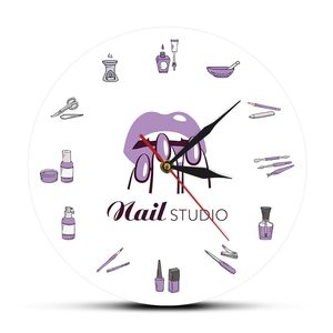 Beauty Shop Nail Spa Studio Custom Pedicure Salon Tools Artwork Nome manicure personalizzato Orologio da parete al quarzo silenzioso 220615