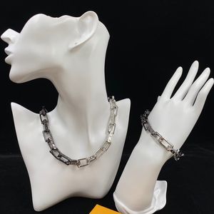Platin-diamant-halskette-set großhandel-Luxury Fashion Choker Halskette Designer Schmuck Hochzeit Diamant Silber plattiert Platinbrief Anhänger Halsketten und Armband Set für Frauen mit anfänglichem Silber