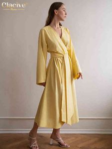 Clacive abito longuette giallo allentato casual moda donna scollo a V manica lunga abito con lacci eleganti abiti classici per le donne 2022 T220804