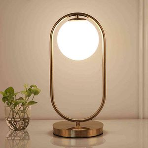 Nordic Art Deco Golden Body Table Lamp Metal Base Plate Modern Minimalist Frosted Glass LED LAD للدراسة/غرفة النوم H220423