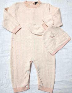 新しい2022冬のファッションレタースタイル新生児ベビー服幼児ベイビーガールブラウンウールブランケットニットセーターロンパーと帽子G220521
