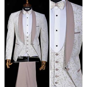 Męskie garnitury Blazers Wedding Men's Suit Beige Jacquard Custom Eleganckie luksusowe Slim Fit Modern Dress Party Ball Dżentelman Blazer 2 sztuki