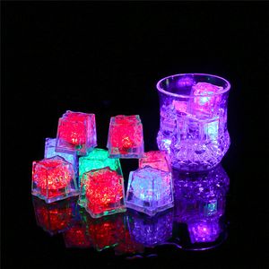 LED LIKALNE KOBES ICE Zabawne Lampa nocna Party Party Parb Dekoracja Świeci Lśniczka Kostka lodu w wodzie kolorowe migające lody