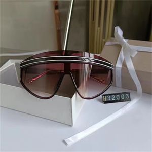Designer Solglasögon Luxury Classic Man Eyeglasses PC Frame Outdoor Shades Fashion Beach Lady Sun Glasses Mirrors For Woman
