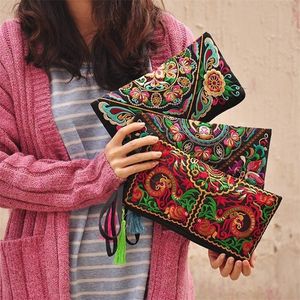 Femmes ethniques National Retro Butterfly Flower Sacs Handbag Coin Purse Broidered Lady Clutch Tassel Small Flap Summer Sale 220812