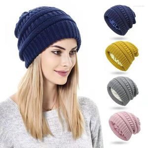 Gorro/caveira tampa de inverno chapéus de malha de inverno para mulheres cetim de cetim de seda Capinho macio à prova de vento malha