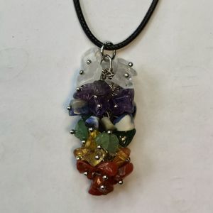 Collana di cristallo curativo burattato Cluster multicolore ciondola filo fatto a mano avvolto in pietra grezza uva gemma girocollo per donna uomo ragazza