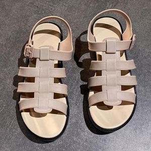 Sandały 2022 Buty Letnie Kobiety Klamra Rzym Styl Gladiator Casual Plaża Plaża Ladies Flip Flops Hollow Out Slajdy