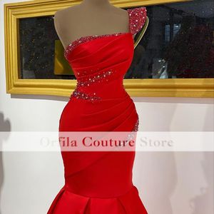 Eleganckie sukienki wieczorne syreny 2022 Satynowe frezowanie jedno ramię dla kobiet na imprezę zabawki szatę de soiree