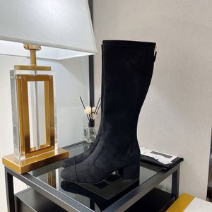 Botas de couro de salto alto da moda Botas de couro de zíper preto sobre a bota de joelho Mulheres Fashin Designers Sapatos de plataforma Mulher