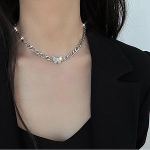 チェーンファッションシルバーカラーダイヤモンドバタフライネックレス女性の性格短い鎖骨チェーンチェーンSidn22