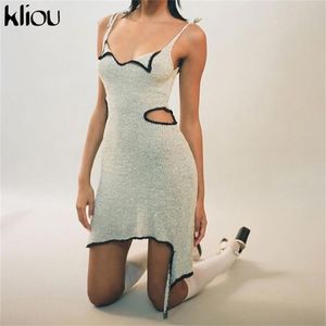 Kliou Patchwork Cut Out Mini Dresses Kvinnor Sommar Camisole V-Neck Ärmlös Skinny Sexig Club Midnight Clubwear Fashion Outfits 220418