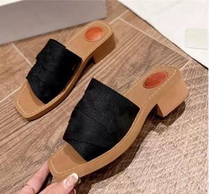 2022 Marken Frauen Woody Mules Flat Slipper Designer Lady Schriftzeichen Stoff Außenleder Sohle Gleitsandale Größe 35-41