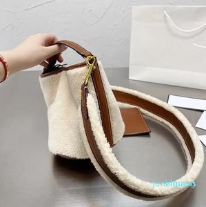 Designer- Winter Shearling Fur Bucket Bags Totes Removed Shoulder Strap 66 Body Purse Women Ladies Turn Lock Handbags 18*19CM