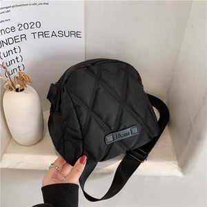 2022 Mulheres Nylon Bolsas De Ombro Quilted Bolsa Preta Senhora Bonita Tendências Bonitos Telefone Inteligente Portátil Portátil Zippy Todos os dias Crossbody Bag