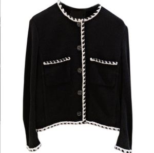 212 XL 2022 Milan Runway Primavera Verão Marca Mesmo Estilo Suéter Manga Longa Gola Crew Cardigan Listrado Branco Preto Alta Qualidade Feminino