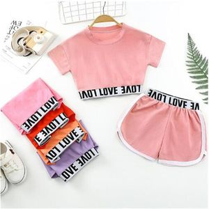 Fashion Girls Sports Leisure Set 2022 Summer New T-shirt a maniche corte per bambini + pantaloncini Abiti a due pezzi Casual Princess Sportswear Taglia 90-140