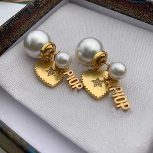 Femmes Designer Pearl Earring Love Shape Ear Stud Gold Lettre de goutte d oreille Bijoux de concepteur de luxe Hoop Boucles d oreilles Lady Elegant Studs XQ