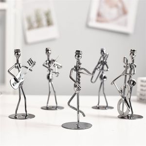 Home Decoration Musical Instrumento Musical Figure Ornamento Iron Music Man Homem Figuras Conjunto de Presentes de Natal de 8pcs Mini Band Sculpture 220628