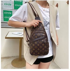 Slingväska Herrkropp Män kvinnor Casual Sporty Shoulder Bags Mane Chest Pack Midjepåse Luxury Messenger Fashion Handväska Läderplånböcker