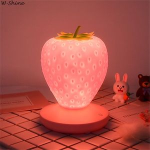 Dotknij Ścierzysty LED Nocne Światło Silikonowe Strawberry Nightlight USB Lampa nocna dla dzieci dzieci dzieci Dekoracja sypialni 220727