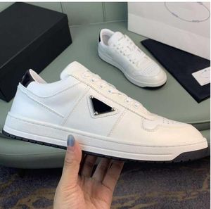 Lady Designer Casual Shoes Triangle Tjock Sole Double Wheel Nylon Sneakers Women White Canvas Luxury Low Leather Shoes KP91