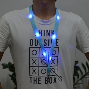 Taşınabilir LED Işık Up Boyun Kayışı Yanıp Sönen Kruvaziyer Kravürleri Anahtarlık Tutucu Kimlik Rozeti Asma Dantel Halat