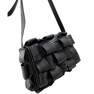Black Woven shoulder bags summer flower personality Fashion women Crochet Handbags clutch purses Handmade Woven Square flap INS trend solid color cross-body bag