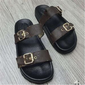 Klassiska Casual Flat Tofflor Sandaler Kvinnor Designer Mode Spänne Strand Slides Läder Sommar Kvinnor Skor Storlek 35-41