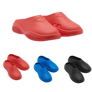 Designer Slip On Sandals Trends Platformy Perforowane Otwory Miękkie Pianka Gumowe Maszyny Grube Sole Mężczyźni Kobiety Letnie Klapki Klapki Sliders Buty plażowe z pudełkiem 35-45