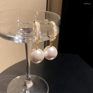 Hoop Huggie Koreańskie duże białe perły Kolczyki dla kobiet Czech Golden Round Wedding Bride Biżuter