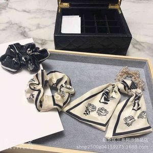 椿のローズプリントザッキーシのシルクヘアバンドフランスのハンドメイドの真珠刺繍花柄の髪のアクセサリー卸売AA220323