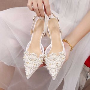 Sandálias de luxo clássicas de moda feminina de mancha de mancha 2022 White Wedding renda Sapatos de moda Fashion Pearl High Saltos para meninas Princess Shoes