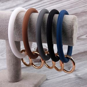 Nyckelringar Silikon O Nyckelkedja Big Ring Keychain Fasion Chic Circle Wristlet Wholesale For Women Wrist Strap RingkeyChains Emel22