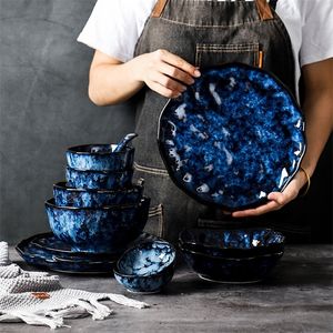 Placas de jantar de cerâmica e tigelas pratos azuis criativos japonês retro estufa mudou de mesa de mesa de loja de louça placas platos de cena 220307