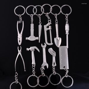 Nyckelringar Justerbar skiftnyckel Skruvmejsel Vie Serrated Spade Ruler Extractor Claw Hammer Bracket Tool Key Chain SMAL22