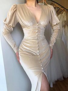 Elegant Champagne Velvet Mermaid Prom Dresses Slim Fit Long Sleeves V-Neck Front Split Sexy Evening Gowns 2022 Fall Winter Special Occasion Party Outfit For Women