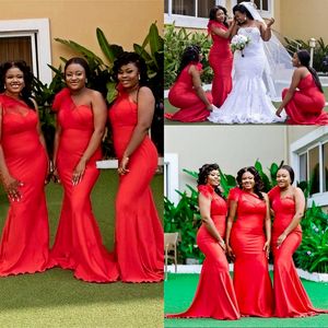 2022 Afryki Red One Shoulder Syrena Druhna Dresses Drapowane Sweep Pociąg Garden Country Wedding Goście Gowns Maid of Honor Dress Plus Size Długość podłogi B0408